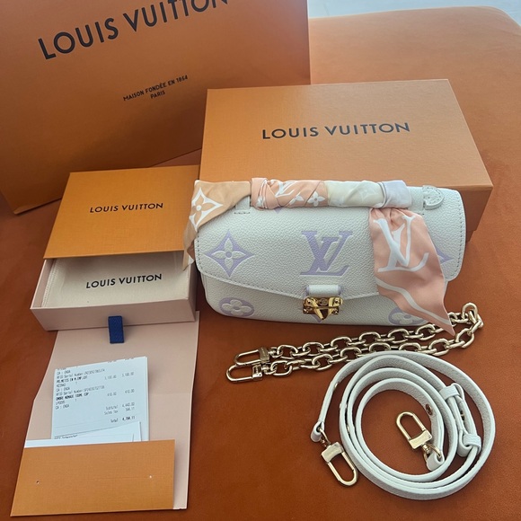 Louis Vuitton crossbody purse - Picture 1 of 5